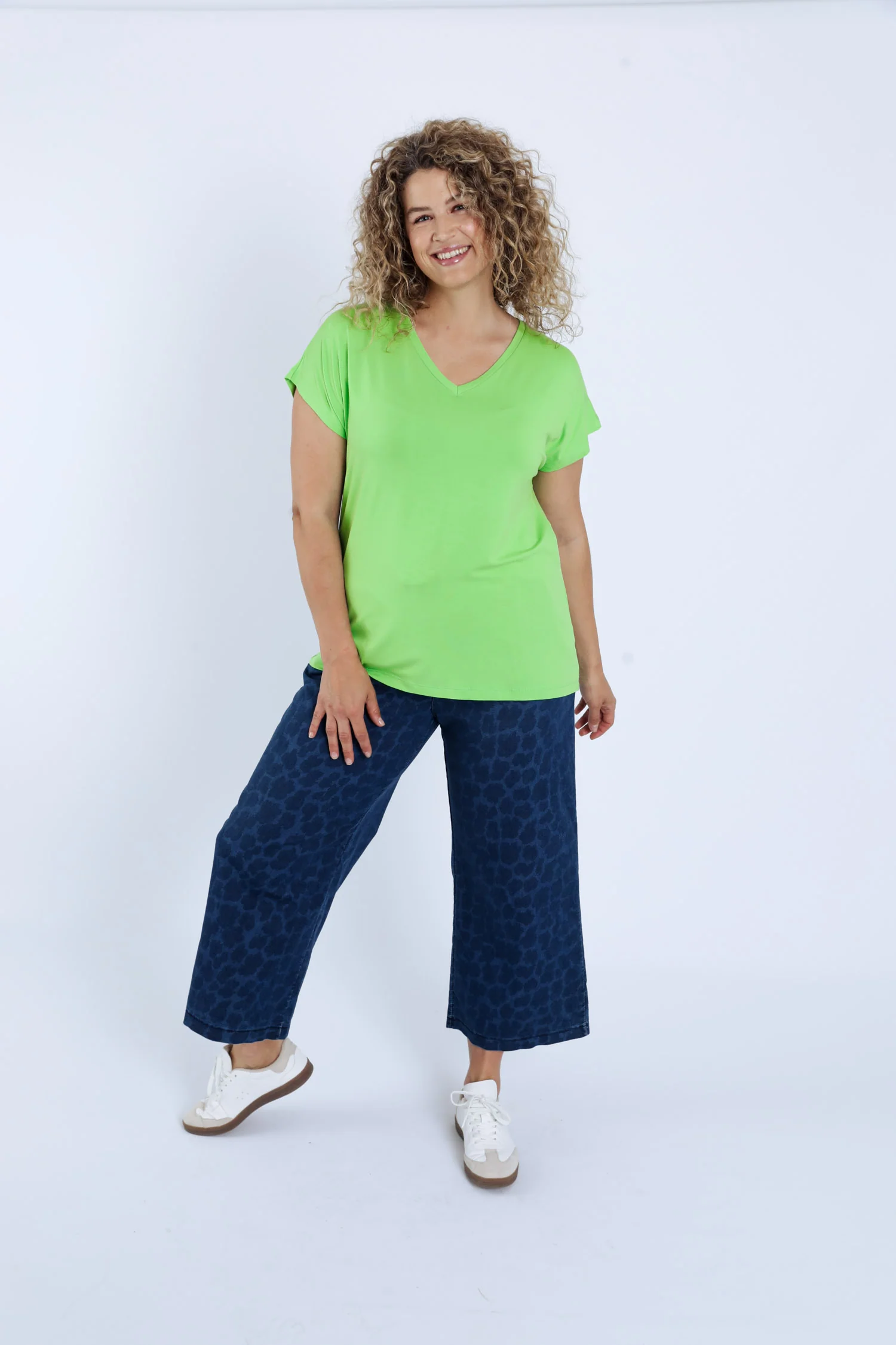 Effen T-shirt in viscose - Image 39