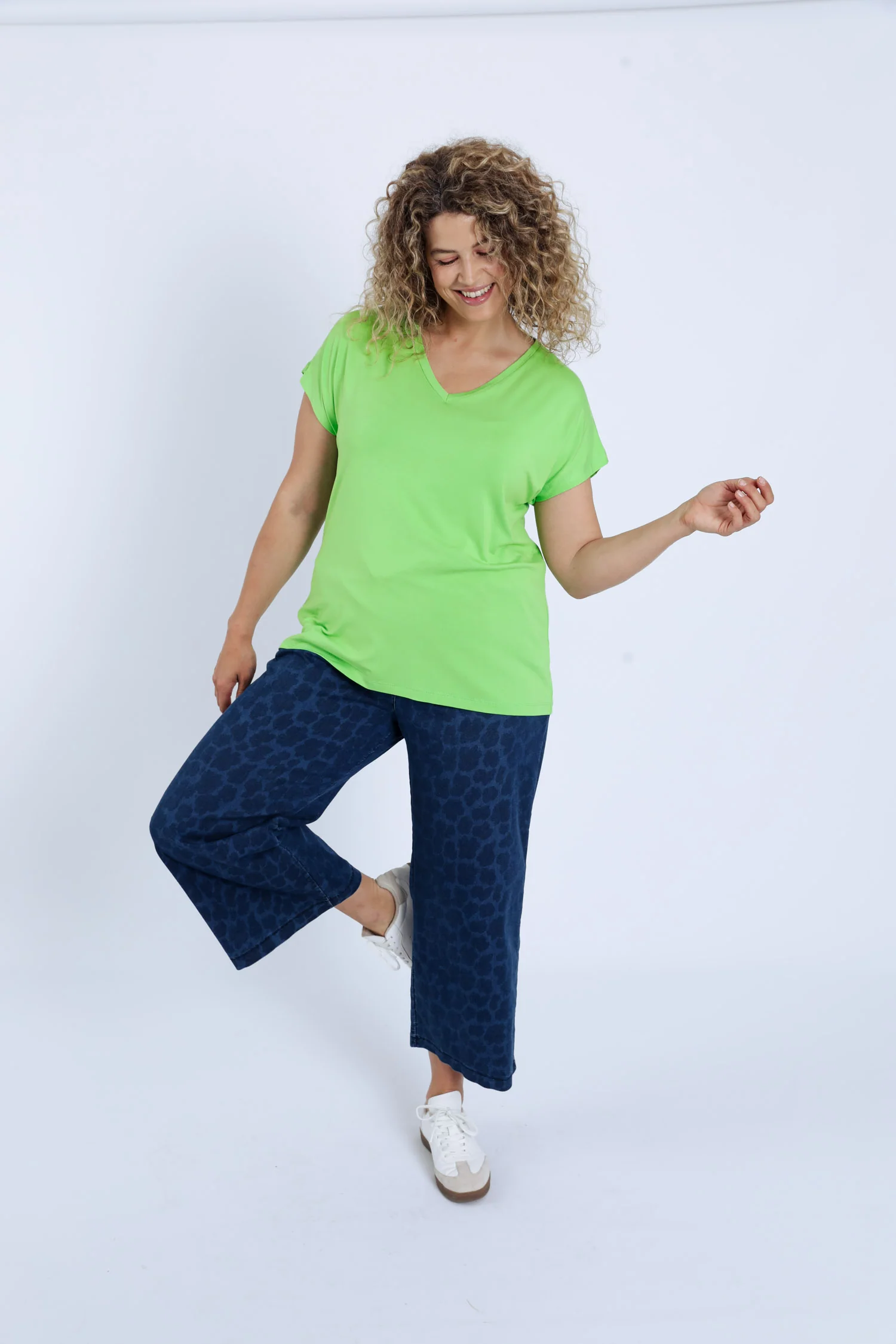 Effen T-shirt in viscose - Image 40