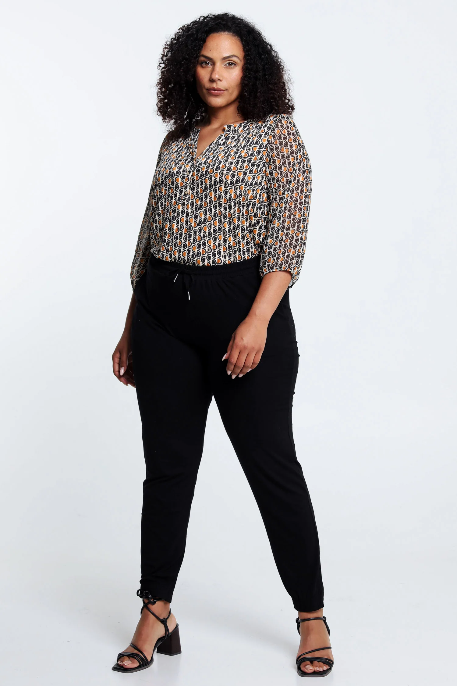 Effen broek in viscose met strakke, lage knoop - Image 8