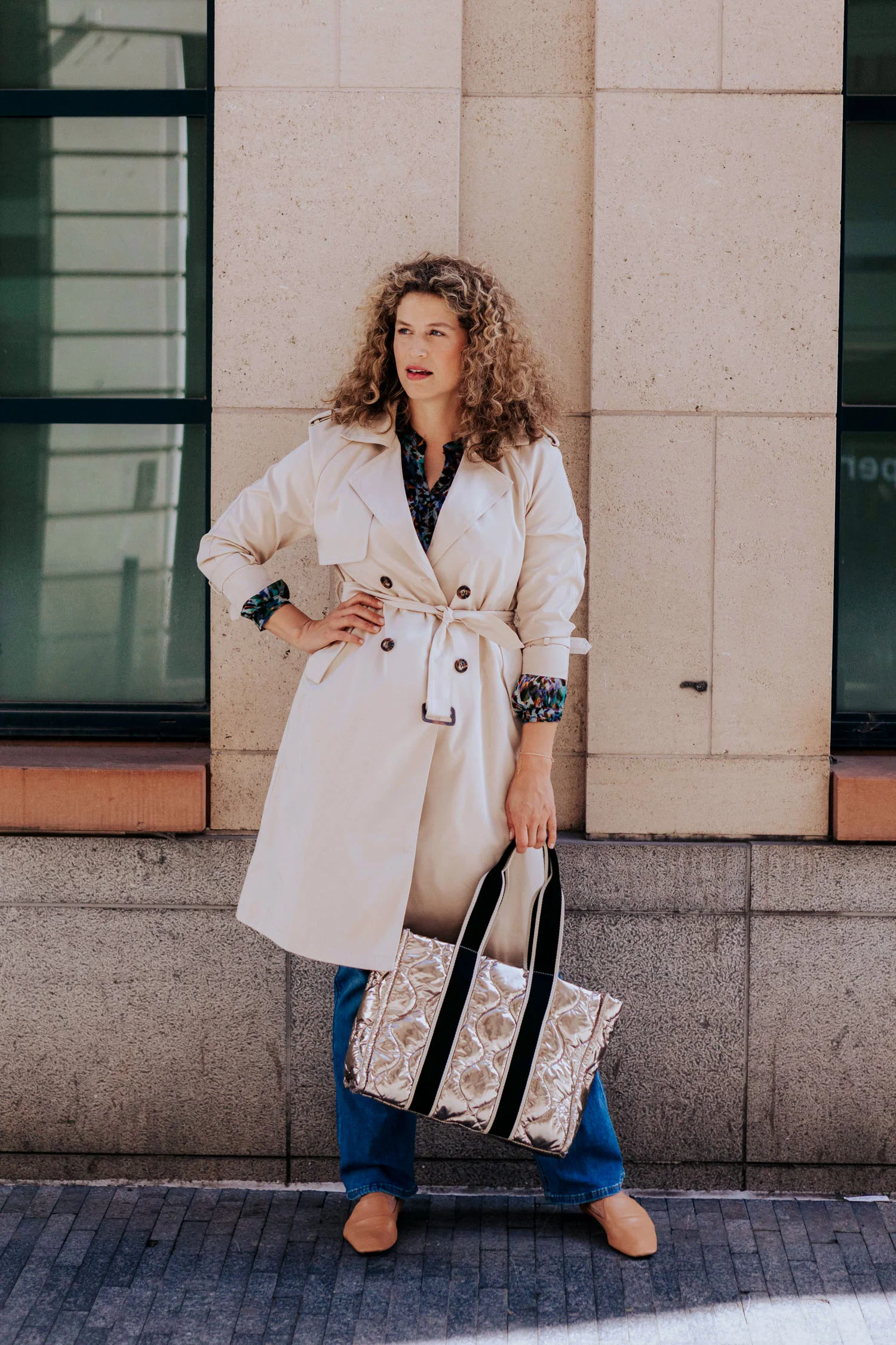 Halflange, effen trenchcoat met dubbele rij knopen