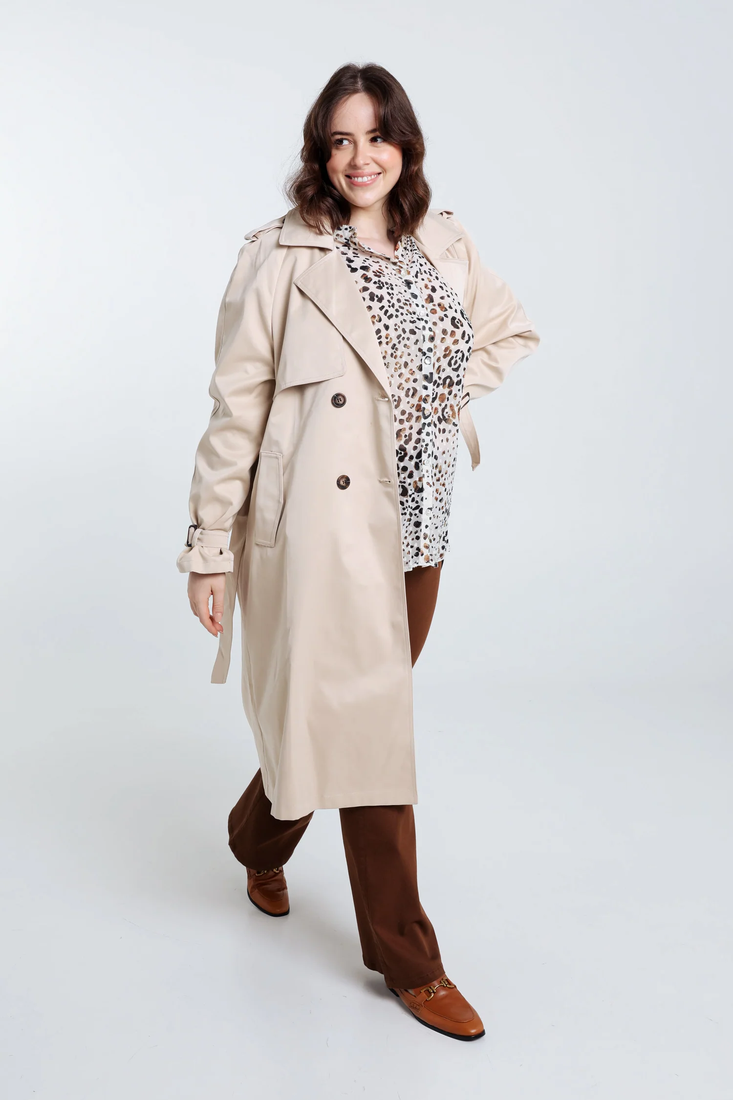 Halflange, effen trenchcoat met dubbele rij knopen - Image 9