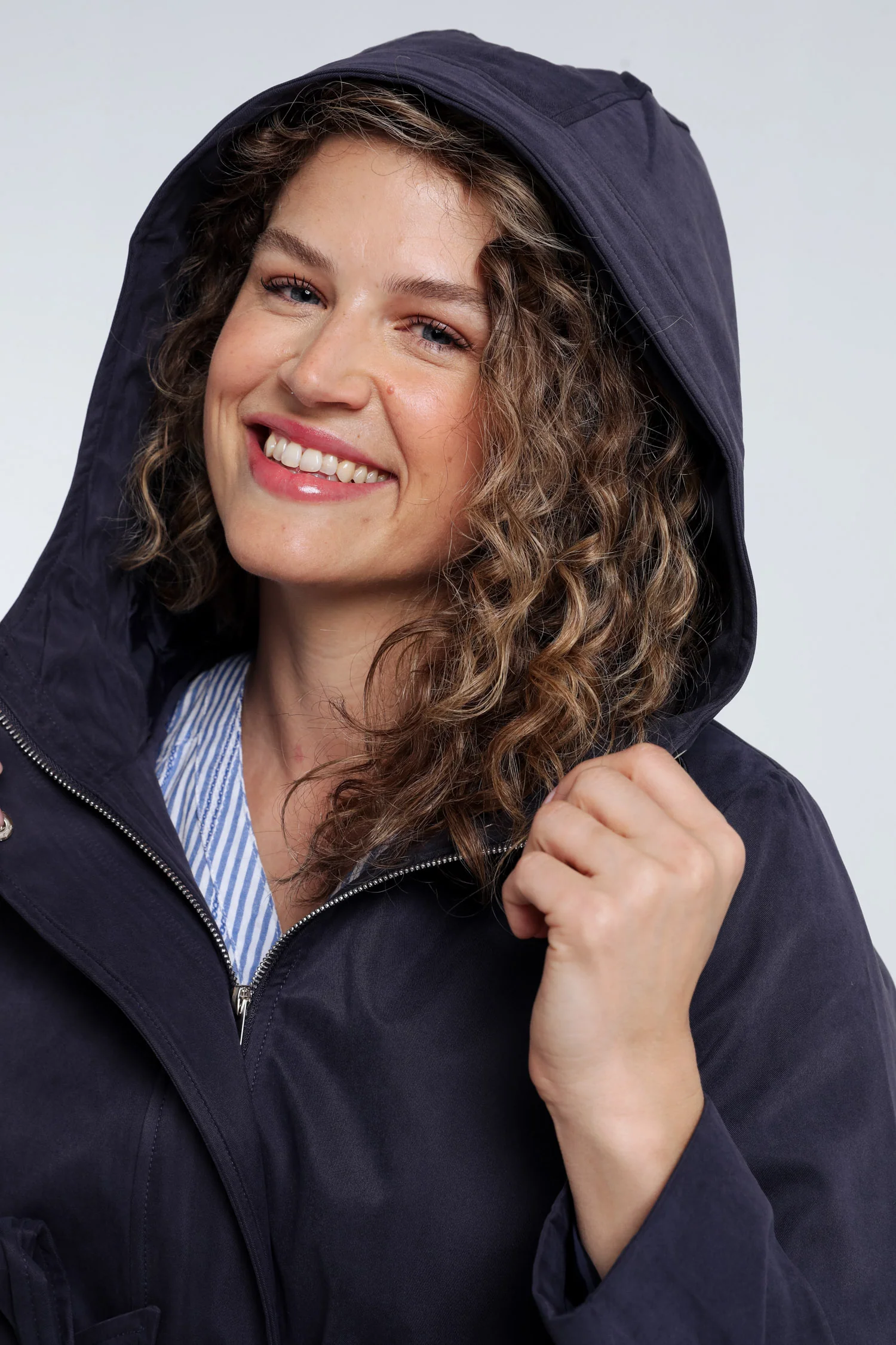 Effen mid-length trenchcoat met capuchon - Image 3