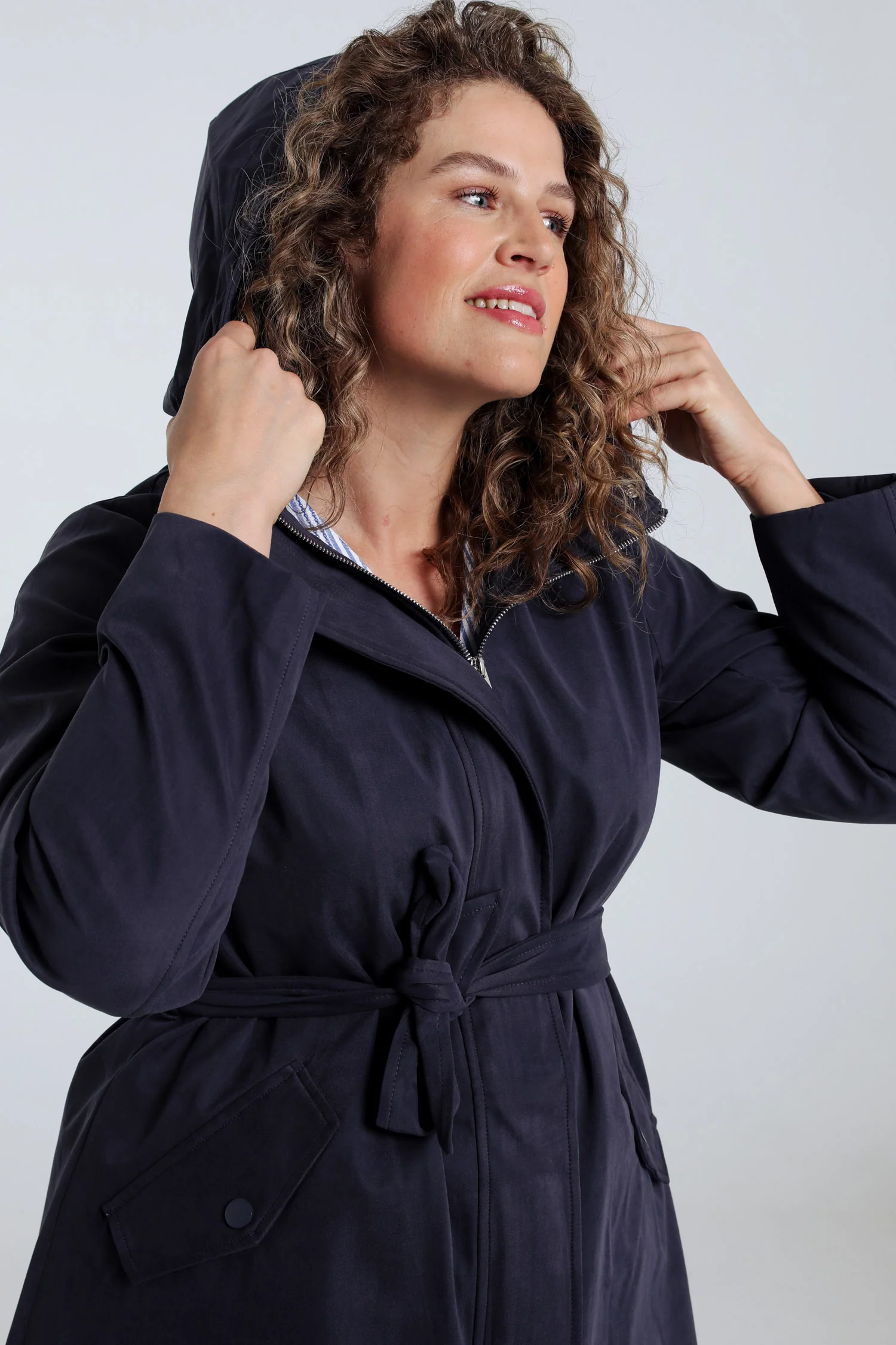 Effen mid-length trenchcoat met capuchon - Image 4