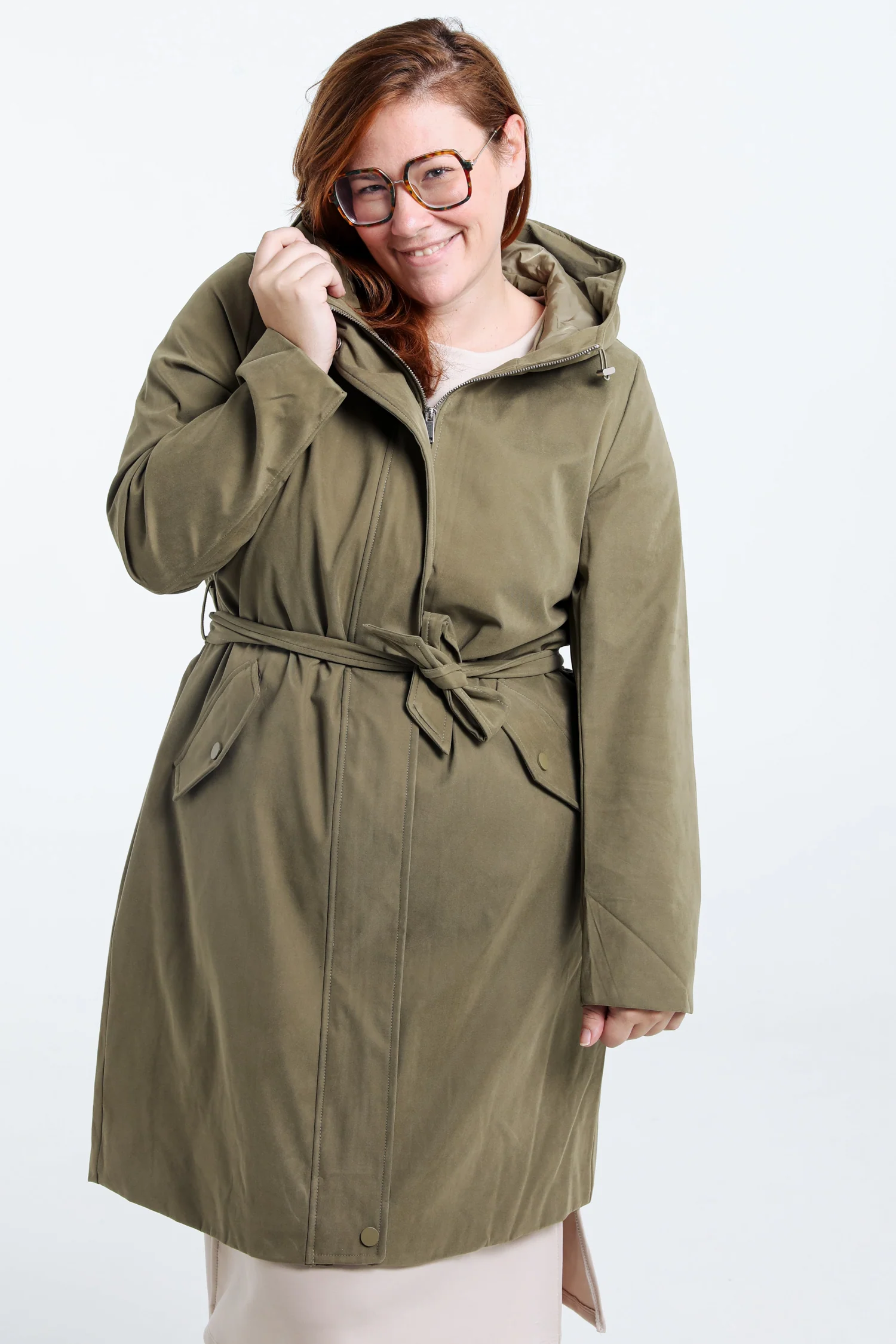 Halflange, effen trenchcoat met rits, kap en strikriem